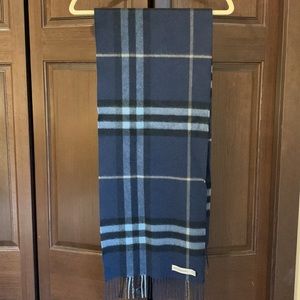 Burberry Classic Giant Plaid unisex cashmere scarf